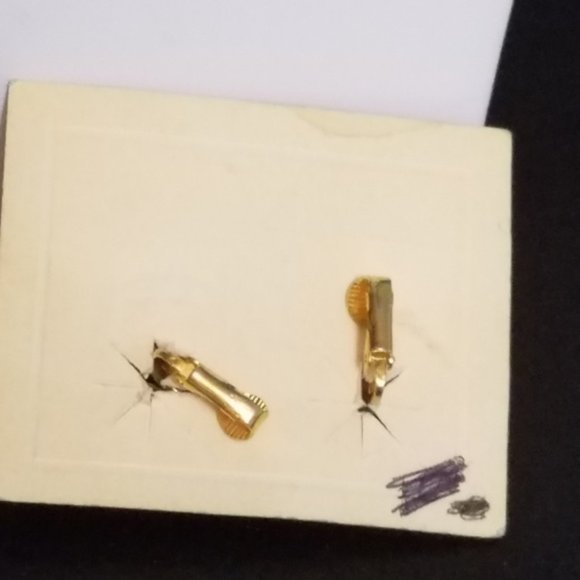 Vintage Weiss Enamel Flower Earrings Original Card - Picture 4 of 4